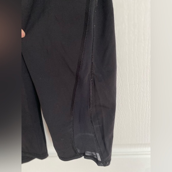 Black Cropped Lululemon Legging size 6 - like new - Picture 4 of 7